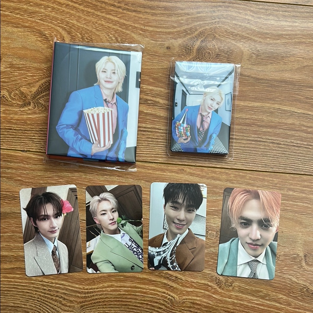 Seventeen Spill the Feels Carat Version Woozi Binder and 24 Photo Card Set